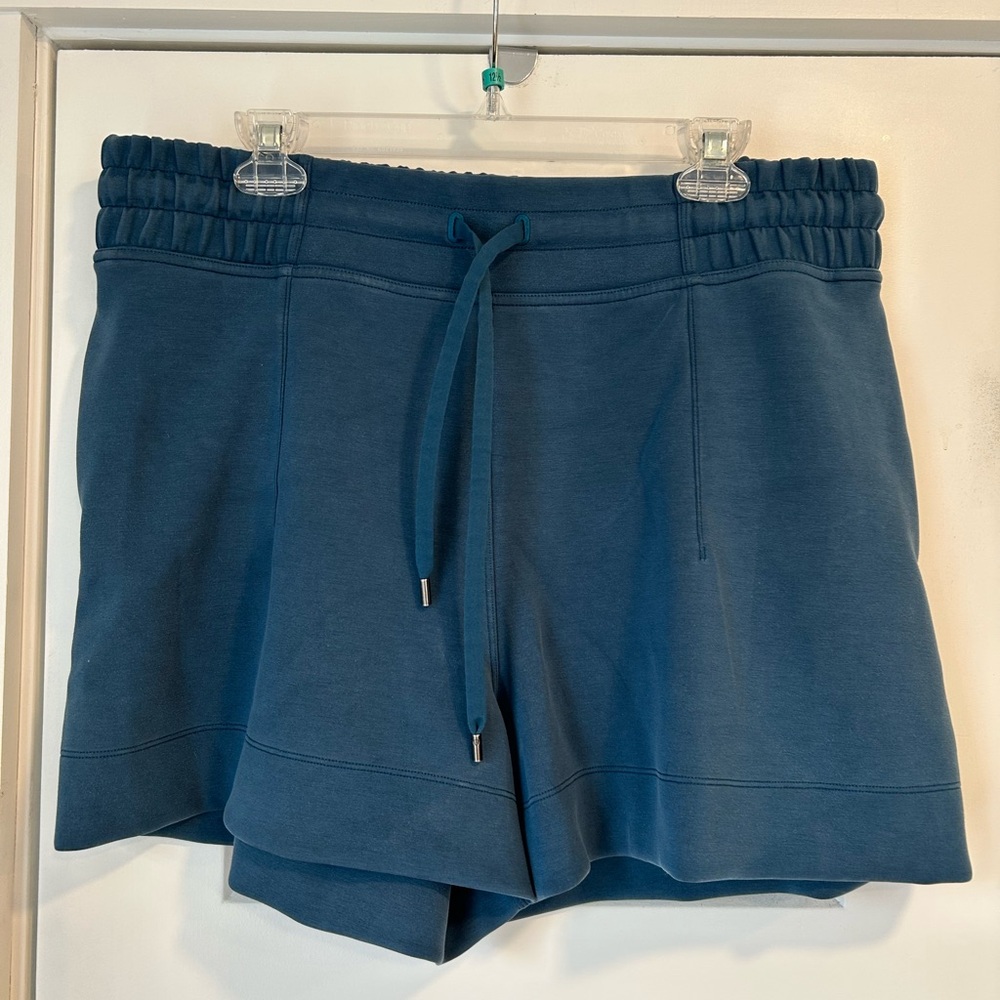 Lululemon Soft Ambitions High Rise Short 4" Size 14